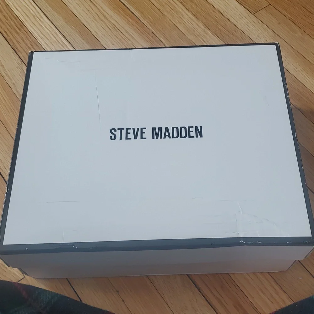 Steve Madden Black Block Heel Sandals - Picture 10 of 11